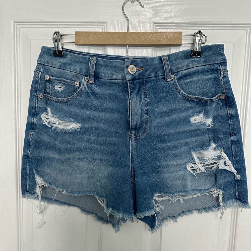 Women’s American Eagle Jean Shorts. Midi Curvy size 12. Excellent condition.